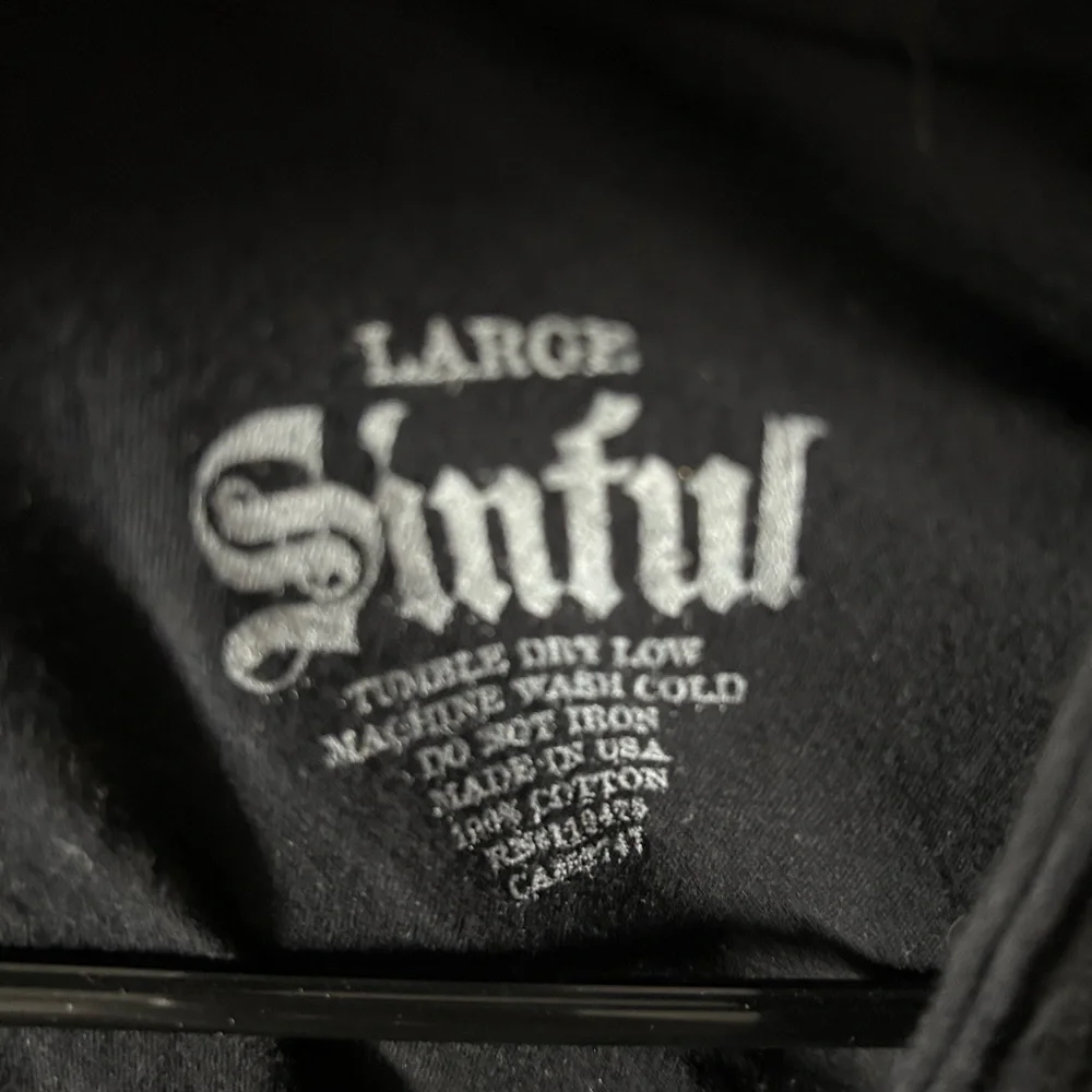 Black Graphic Women's Top new w/o tags - Picture 4 of 4